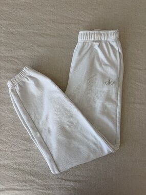 Alo Women’s White Accolade Sweatpants, XS